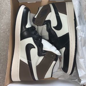 Nike Jordan 1 Retro High (Dark Mocha)
